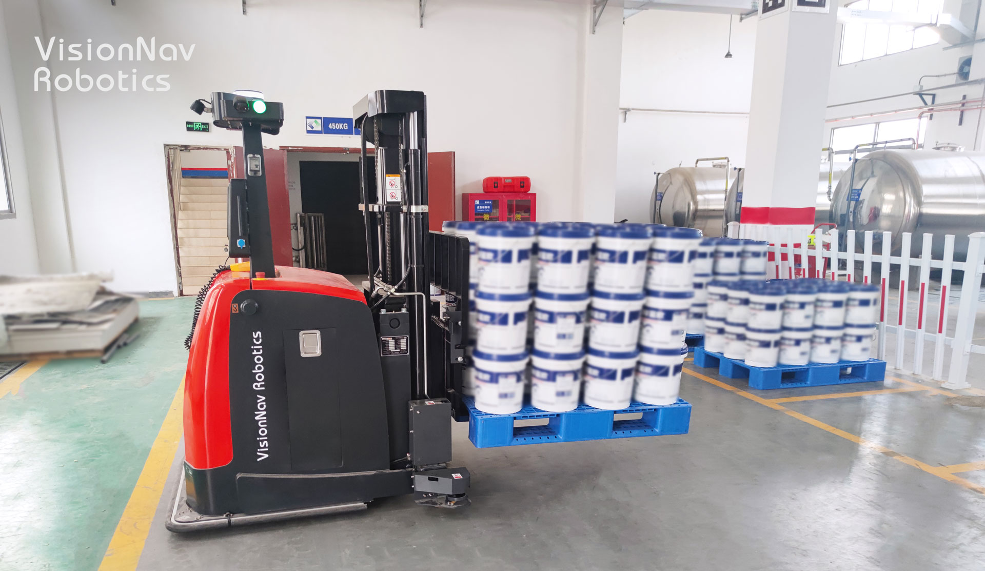 VNP15無人フォークリフトでの自動荷下ろし